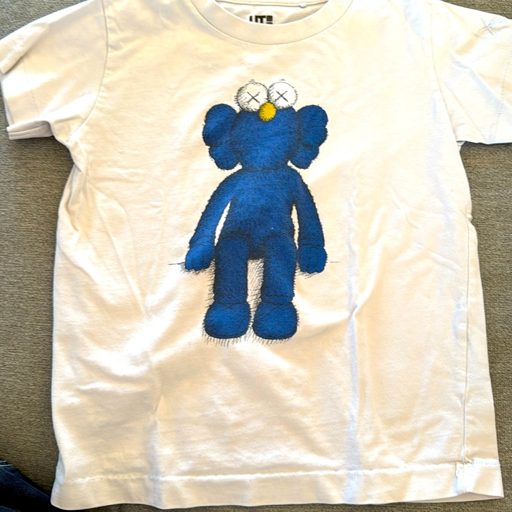 Uniqlo x KAWS x Sesame Street 
Size 5-6